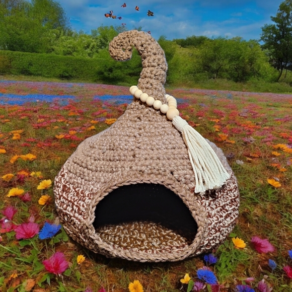 Handmade Crochet Fairy Elven Cat / Small Pet Bed and Toy - Picture 4 of 5